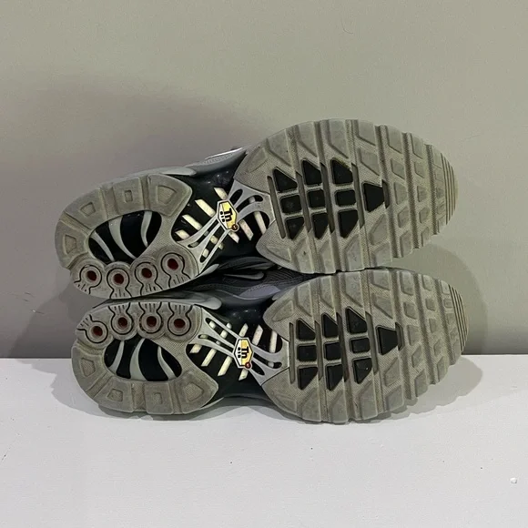 Nike Air Max Plus TN Wolf Grey Lace Up Men's Sneakers Size 9 - Picture 10 of 11